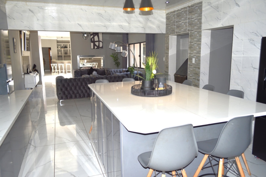 4 Bedroom Property for Sale in Wilkoppies North West